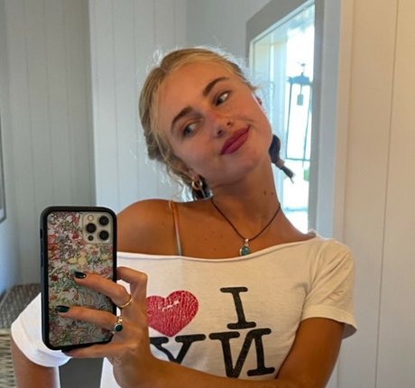 Claire Rosinkranz naked star photo