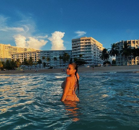 18 asian onlyfans best photos