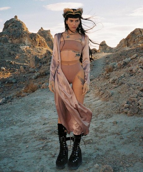 Lilith Czar naked actress picture