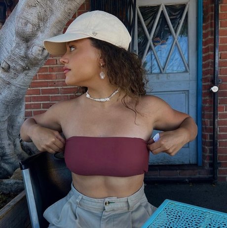 Sarah Jeffery nude star images