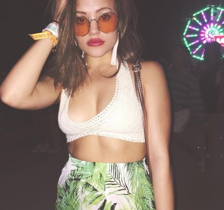 Sarah Jeffery star hot photo