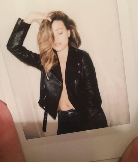 Sarah Jeffery model hd pictures