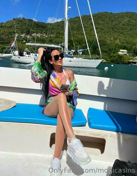 monicasins hot star pics