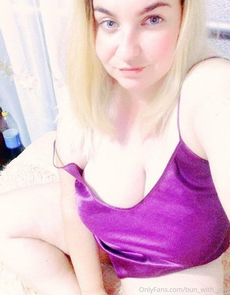 bun with jam model top photos