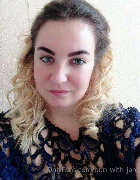 bun with jam pornographic model img