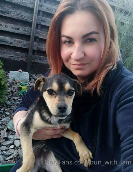 bun with jam model adult img