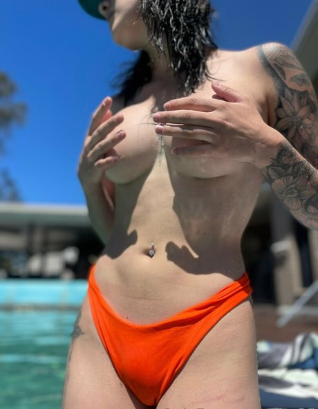 Fin 25 nude model photo