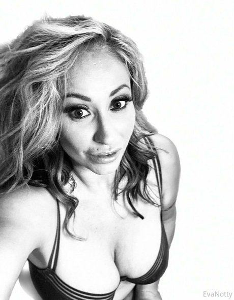 evabnotty pornstar top photo