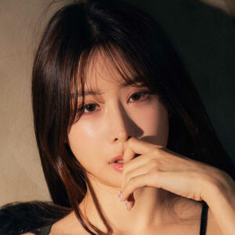 Yeon Yu exclusive star photo