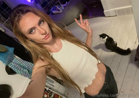 lola costa pornstar top pic