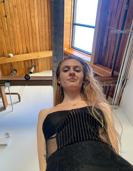 lola costa model sexy picture