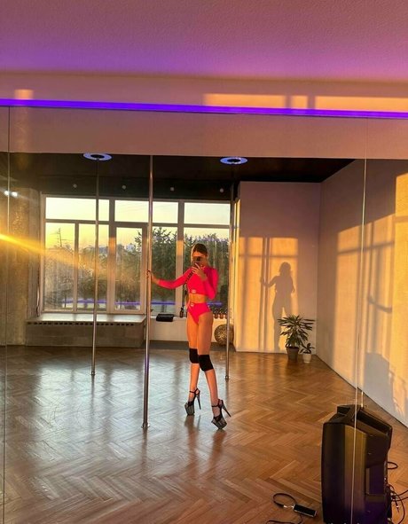 lolalouren star sexy picture