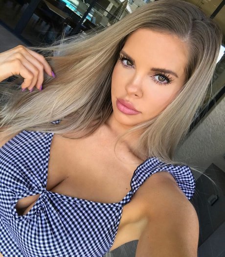 Kayla Collins naked model pic