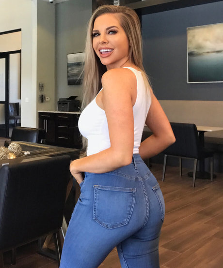 Kayla Collins star perfect pics