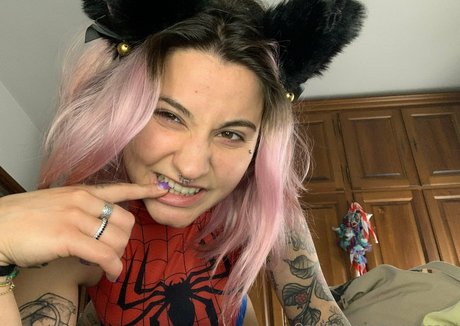 bluemooncrii model hot images