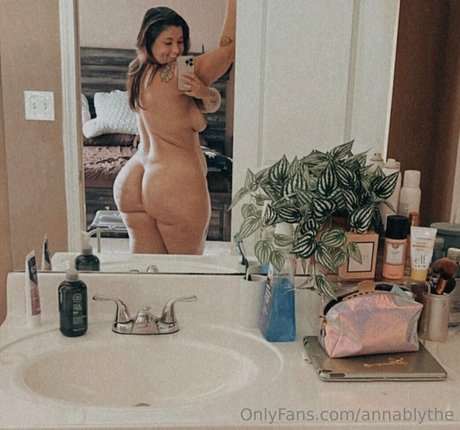 annablythe star beautiful pics