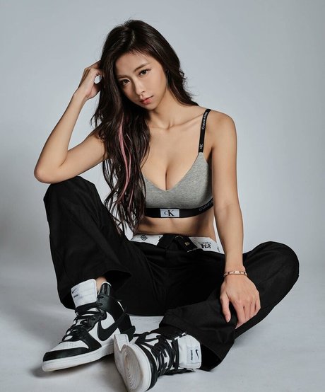 west tung high quality model photo