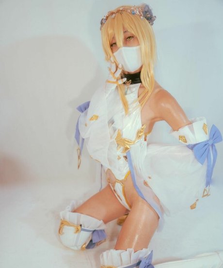 Yawarakai Luna star nude image