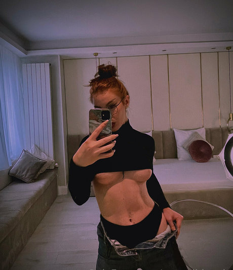 saraawildee sexy actress galleries