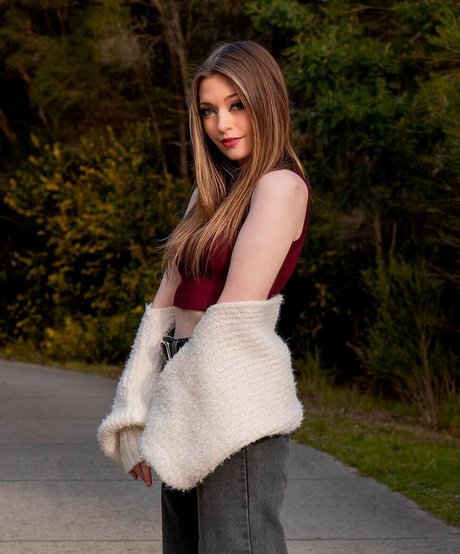 Alli Flanagan star pretty images