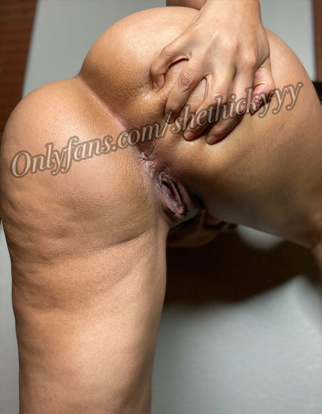 Shethickyyy sex model images