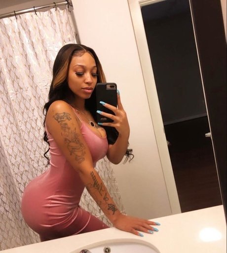 Shethickyyy adult actress photo