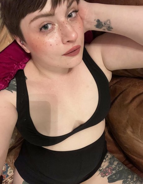 audraobscura naked model image