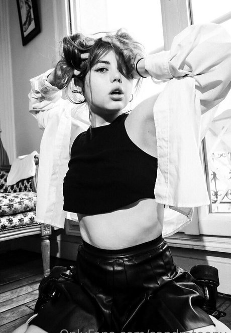 sandra tiny art pornstar photo