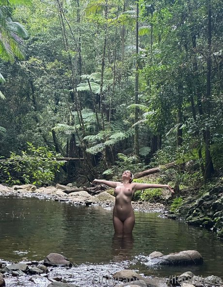 liquidlace model free image