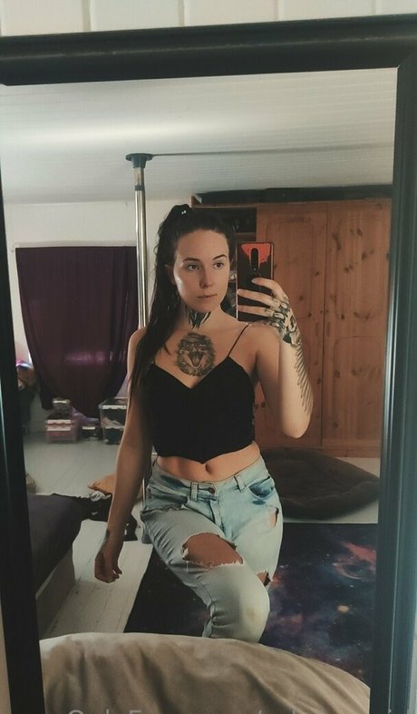 schrimpgirl hot model pictures