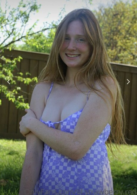 lil strawberry red high quality pornstar photo