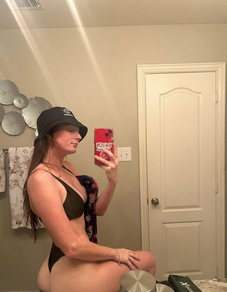 lil strawberry red naked actress image