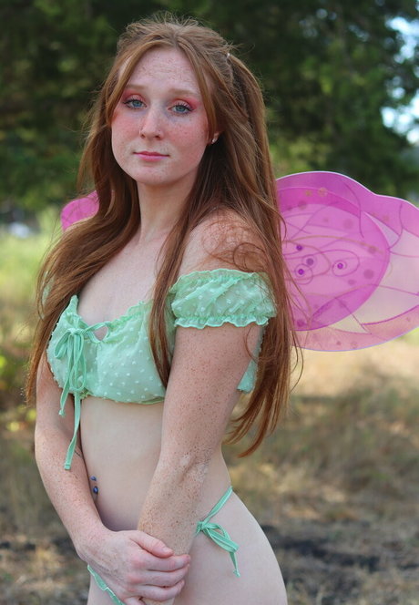 lil strawberry red top model pic