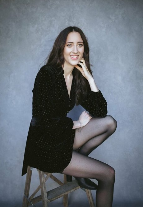 Alice Loxton nice model img