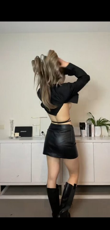 Chloe Zhu pornstar naked pic