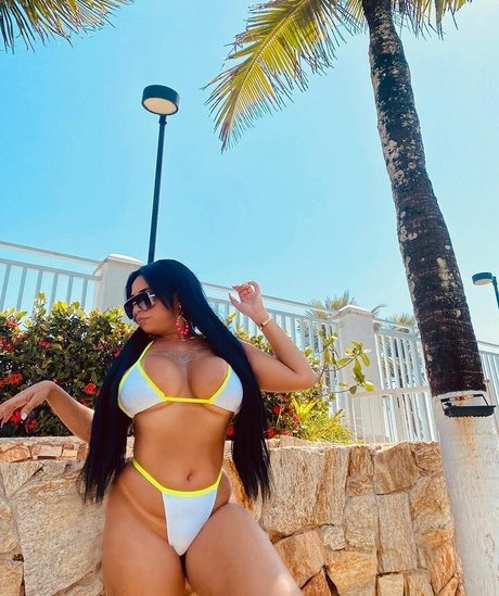 Gabriela Goes erotic model pictures