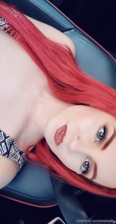 teslataylor model adult photos