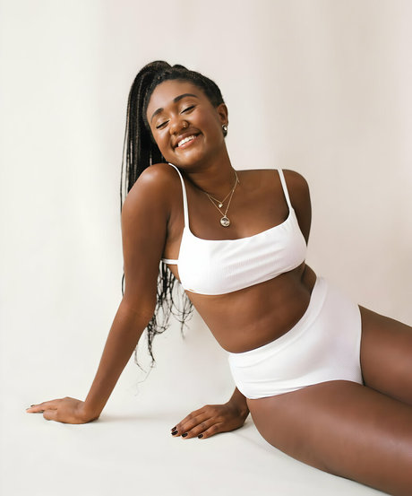 Sarah Aline xxx actress image