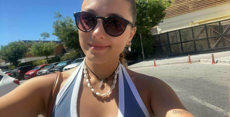 leamoore pretty actress pics