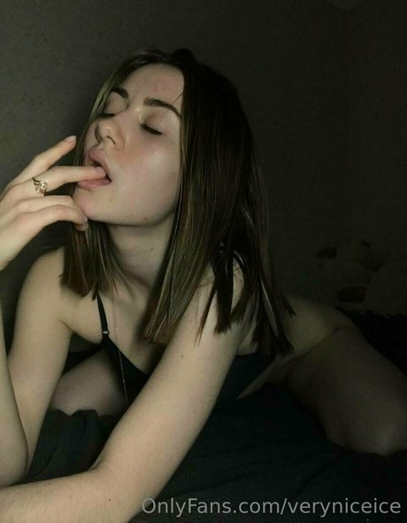 yanasugarr naked model pics