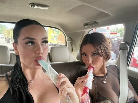 Pollybabbyy model free photos