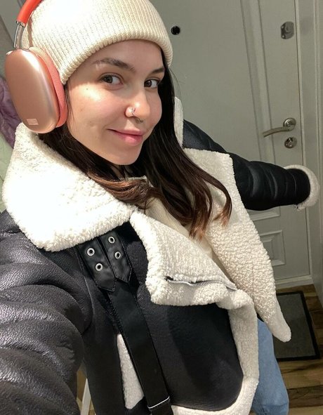 KiraFemmeFatal hot model photo