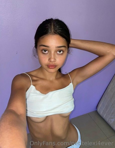 Petitelexi4ever pornstar high quality image