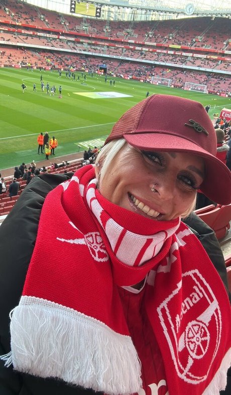 brithotwife model high quality photo