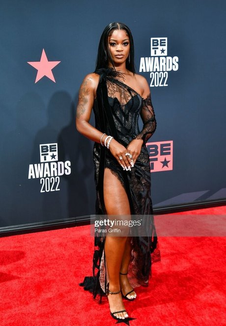 Ari Lennox naked star pics