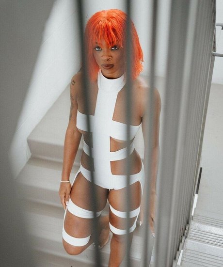 Ari Lennox model perfect photo