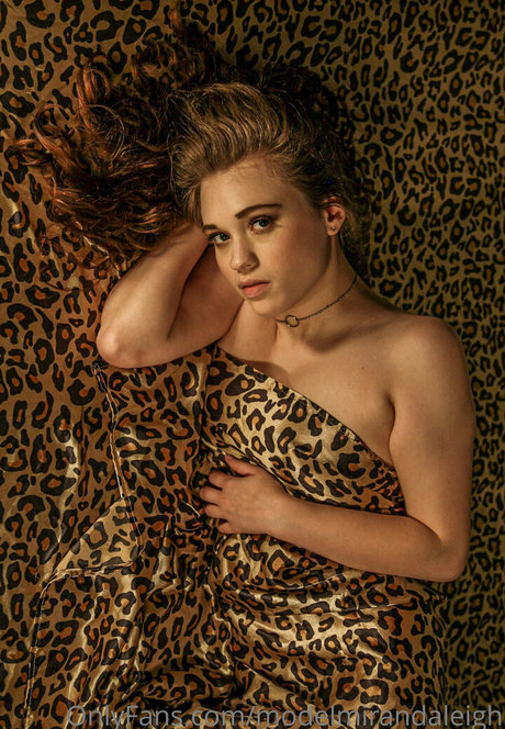 modelmirandaleigh beautiful model image