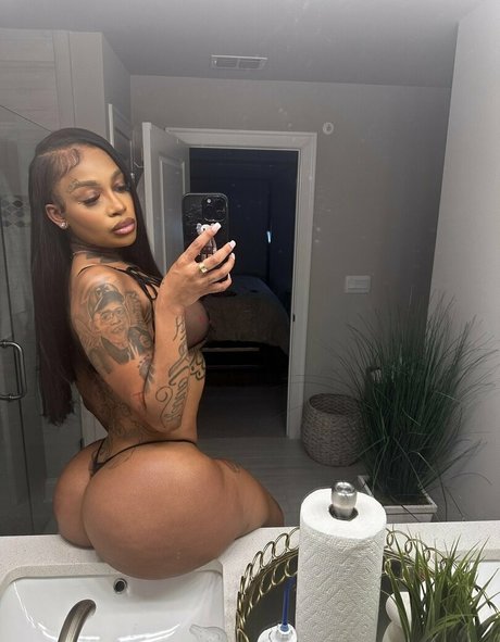 iampree model hot photo