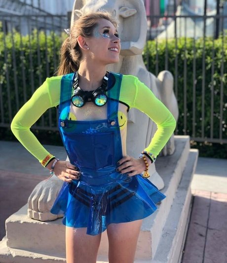 hooping meow xxx model images