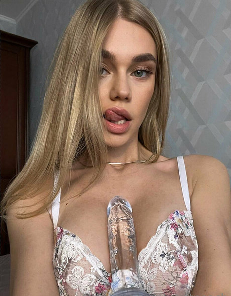 uwetpeach pornstar sexy photo